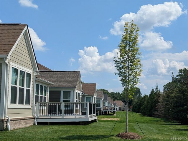2298 Pondview Lane, Troy, MI 48085