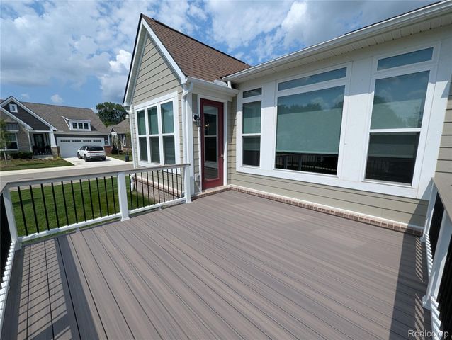 2298 Pondview Lane, Troy, MI 48085