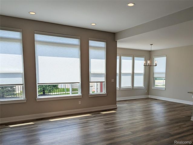 2298 Pondview Lane, Troy, MI 48085