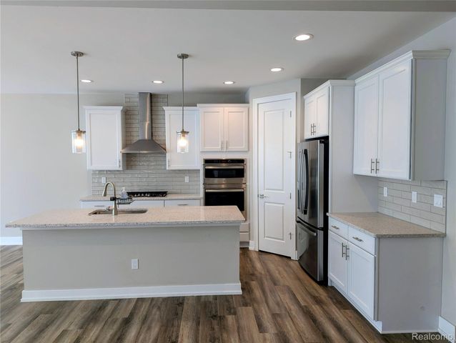 2298 Pondview Lane, Troy, MI 48085