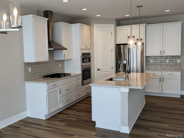 2298 Pondview Lane, Troy, MI 48085