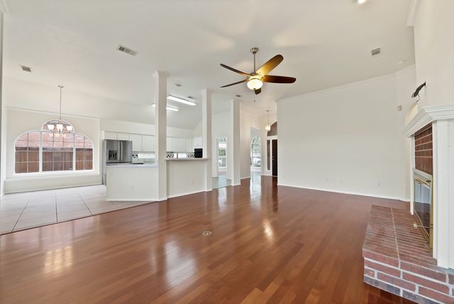 813 Yosemite Trail, Mesquite, TX 75149