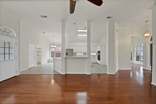 813 Yosemite Trail, Mesquite, TX 75149