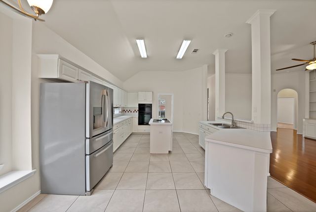 813 Yosemite Trail, Mesquite, TX 75149