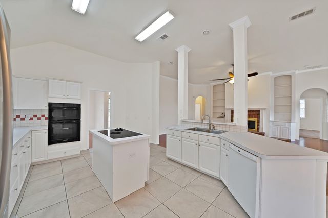 813 Yosemite Trail, Mesquite, TX 75149