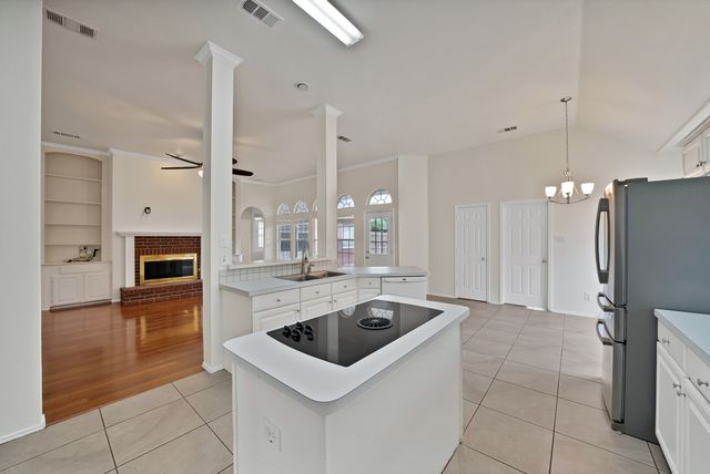 813 Yosemite Trail, Mesquite, TX 75149