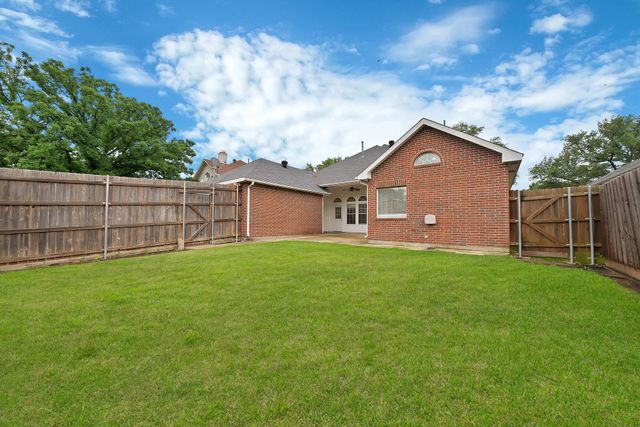 813 Yosemite Trail, Mesquite, TX 75149