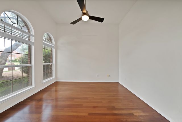 813 Yosemite Trail, Mesquite, TX 75149