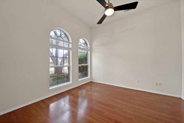 813 Yosemite Trail, Mesquite, TX 75149