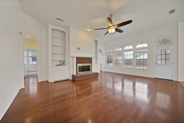 813 Yosemite Trail, Mesquite, TX 75149