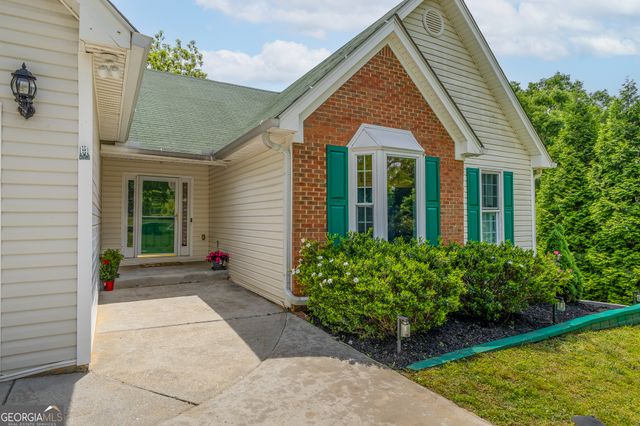 1426 Wyntercreek Drive, Hoschton, GA 30548