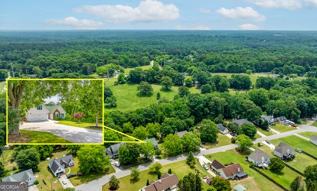 1426 Wyntercreek Drive, Hoschton, GA 30548