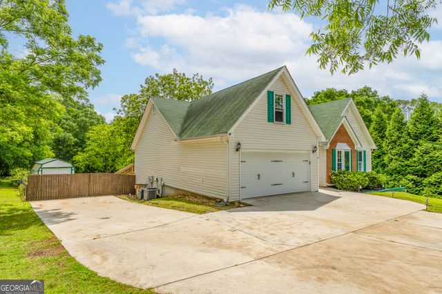 1426 Wyntercreek Drive, Hoschton, GA 30548