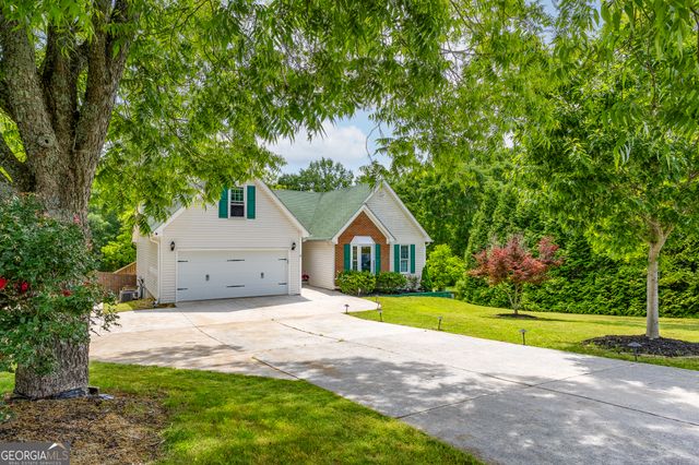 1426 Wyntercreek Drive, Hoschton, GA 30548