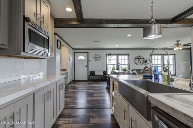 10504 County Rd 7000, Wolfforth, TX 79382