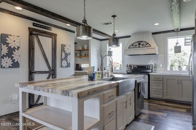 10504 County Rd 7000, Wolfforth, TX 79382