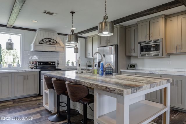 10504 County Rd 7000, Wolfforth, TX 79382