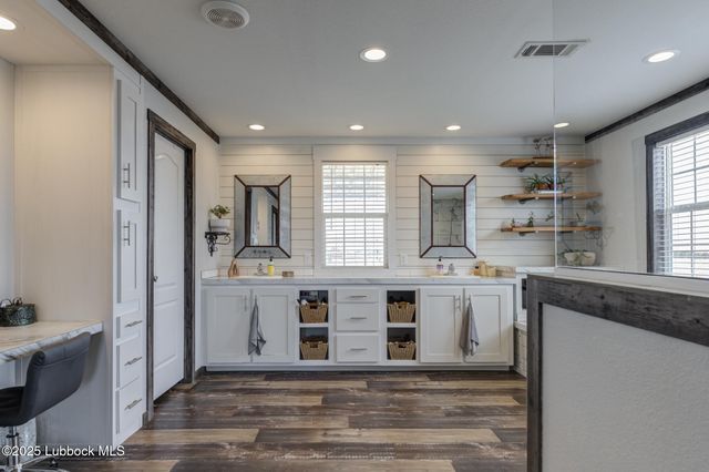 10504 County Rd 7000, Wolfforth, TX 79382