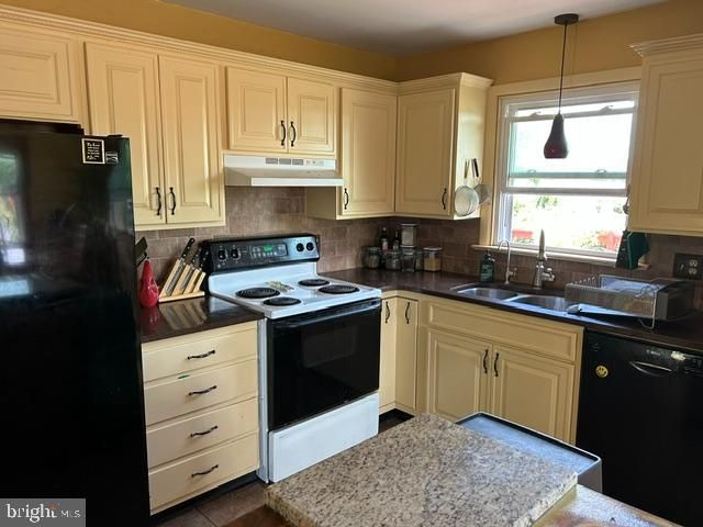 63 CHARLESTOWN RD, Washington Boro, PA 17582