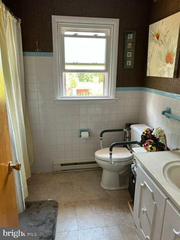 63 CHARLESTOWN RD, Washington Boro, PA 17582