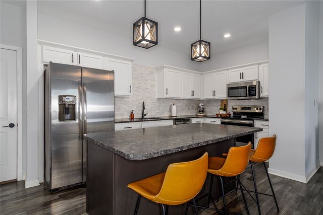 565 10th Street, Waukee, IA 50263
