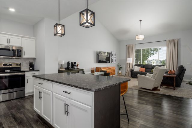 565 10th Street, Waukee, IA 50263