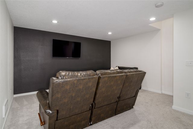 565 10th Street, Waukee, IA 50263