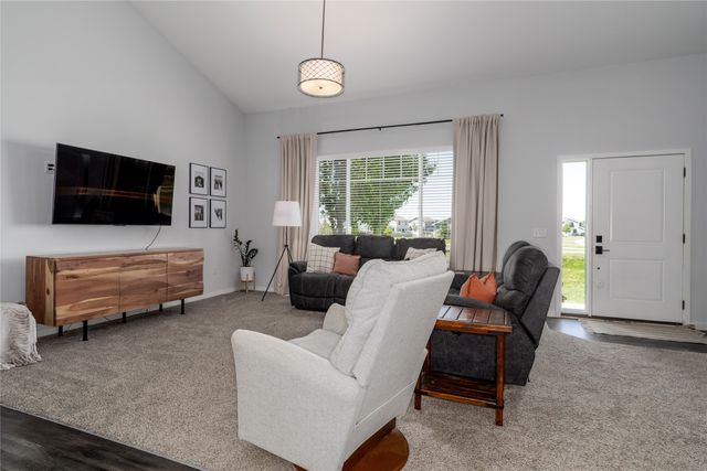 565 10th Street, Waukee, IA 50263