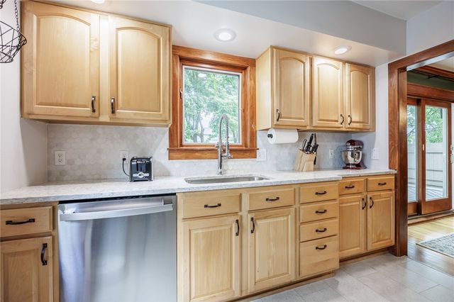 370 Laurelton Rd, Irondequoit, NY 14609