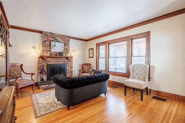 370 Laurelton Rd, Irondequoit, NY 14609