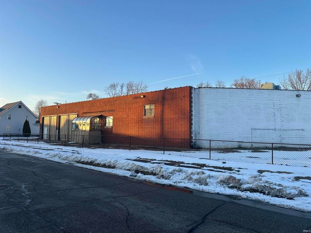 1200 W 6Th Street, Mishawaka, IN 46544