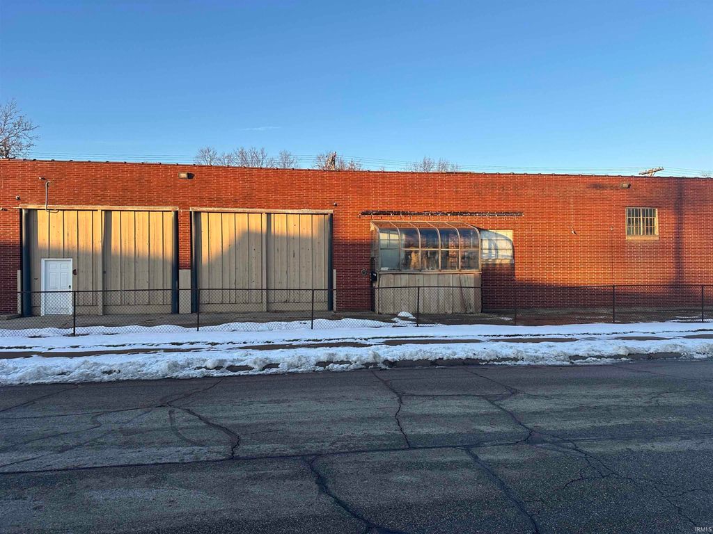 1200 W 6Th Street, Mishawaka, IN 46544