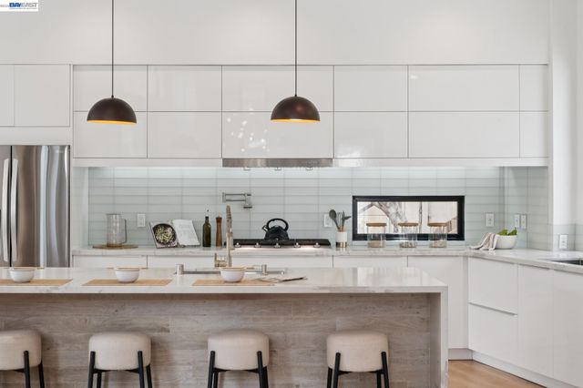 6874 BUCKINGHAM BOULEVARD, Berkeley, CA 94705