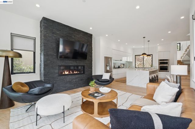 6874 BUCKINGHAM BOULEVARD, Berkeley, CA 94705
