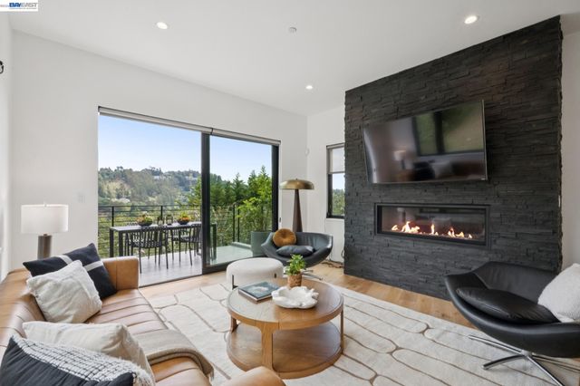 6874 BUCKINGHAM BOULEVARD, Berkeley, CA 94705