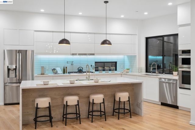 6874 BUCKINGHAM BOULEVARD, Berkeley, CA 94705