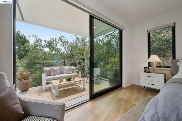 6874 BUCKINGHAM BOULEVARD, Berkeley, CA 94705