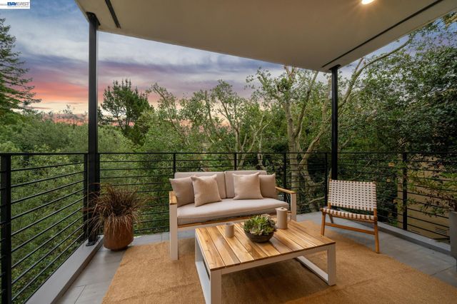 6874 BUCKINGHAM BOULEVARD, Berkeley, CA 94705
