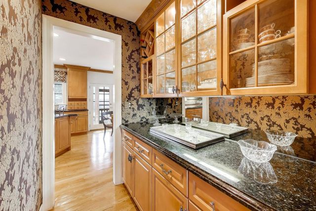 1135 Buttonwood Lane, Northbrook, IL 60062