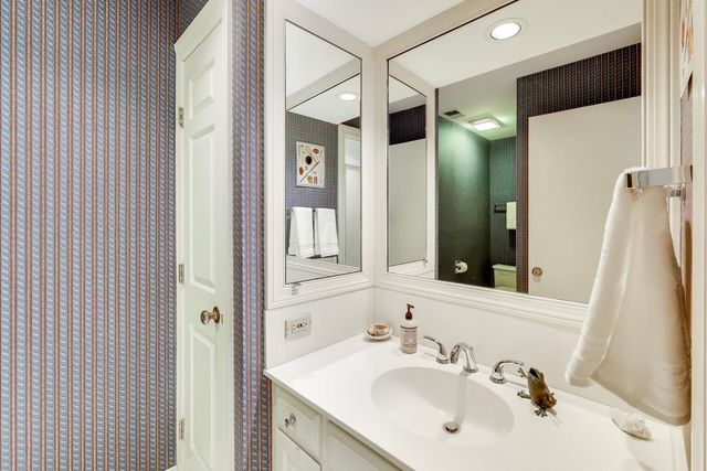 1135 Buttonwood Lane, Northbrook, IL 60062