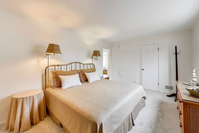 1135 Buttonwood Lane, Northbrook, IL 60062