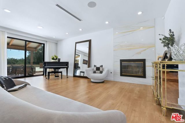 9664 Andora Avenue, Chatsworth (los Angeles), CA 91311