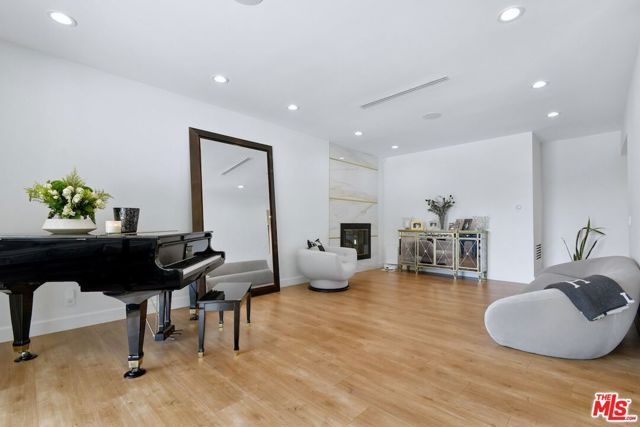 9664 Andora Avenue, Chatsworth (los Angeles), CA 91311