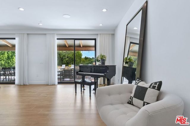 9664 Andora Avenue, Chatsworth (los Angeles), CA 91311