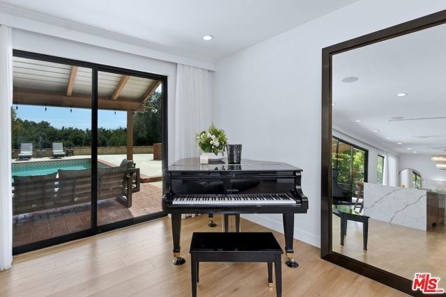 9664 Andora Avenue, Chatsworth (los Angeles), CA 91311