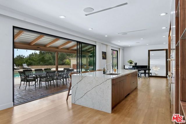 9664 Andora Avenue, Chatsworth (los Angeles), CA 91311