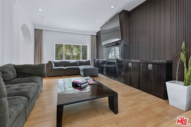 9664 Andora Avenue, Chatsworth (los Angeles), CA 91311