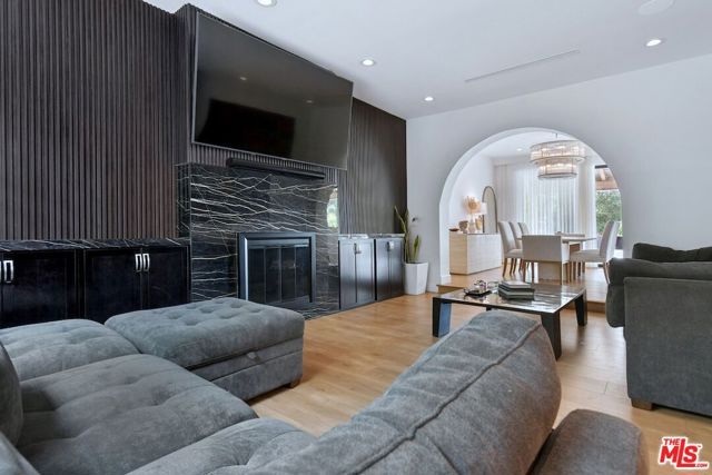 9664 Andora Avenue, Chatsworth (los Angeles), CA 91311