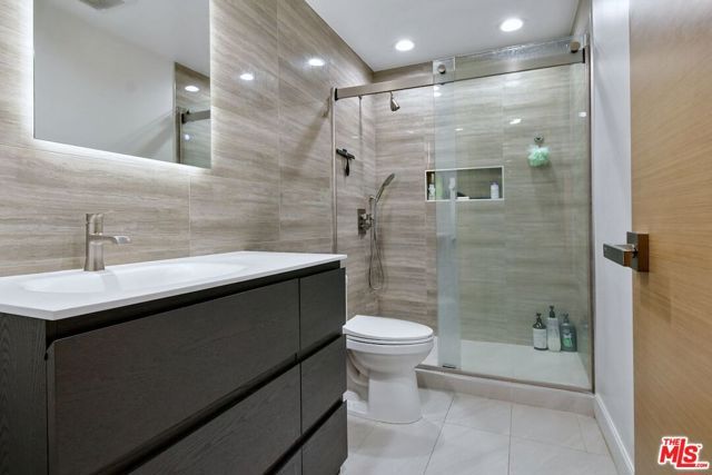 9664 Andora Avenue, Chatsworth (los Angeles), CA 91311