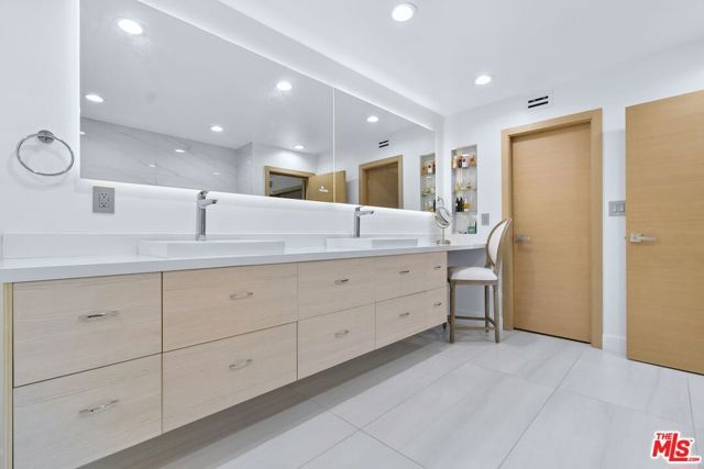9664 Andora Avenue, Chatsworth (los Angeles), CA 91311